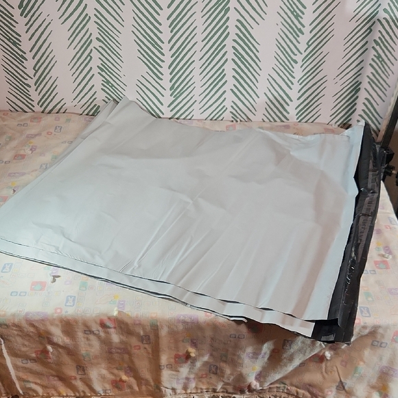 20 POLY MAILERS Large Gray 24x20 - Picture 1 of 3